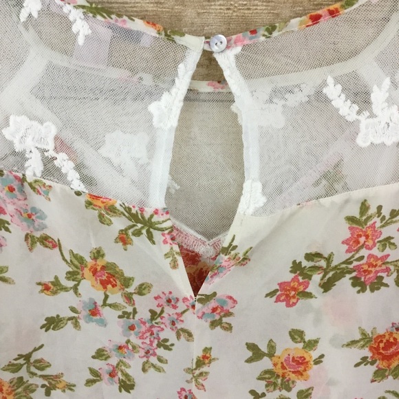 Forever 21 Floral Lace Top - Picture 6 of 7